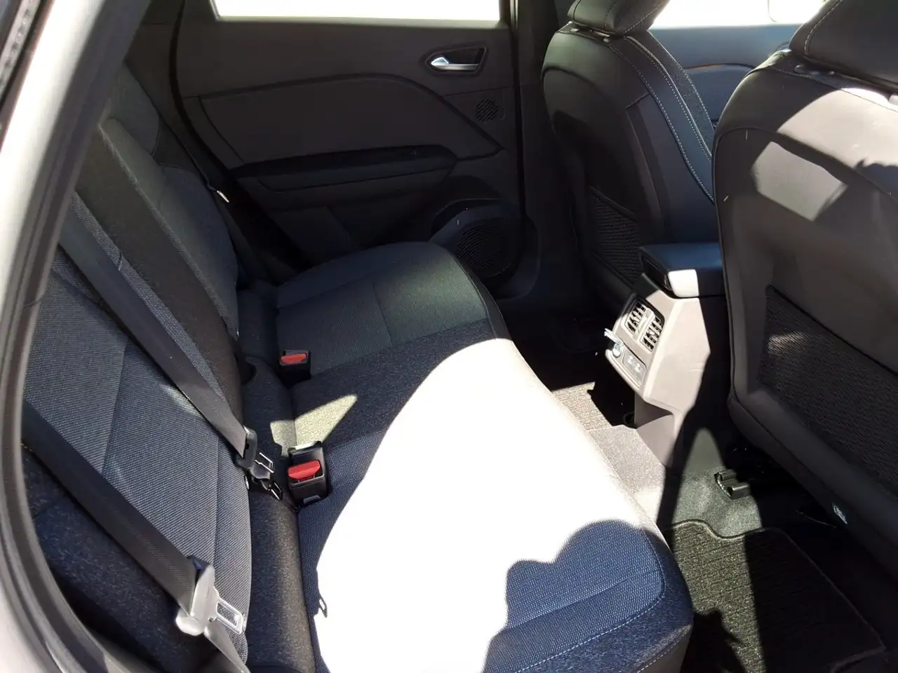 Renault Captur MILD HYBRID 140 TECHNO NAVI/KLIMAAUTO/CARPLAY/SHZ/ 13