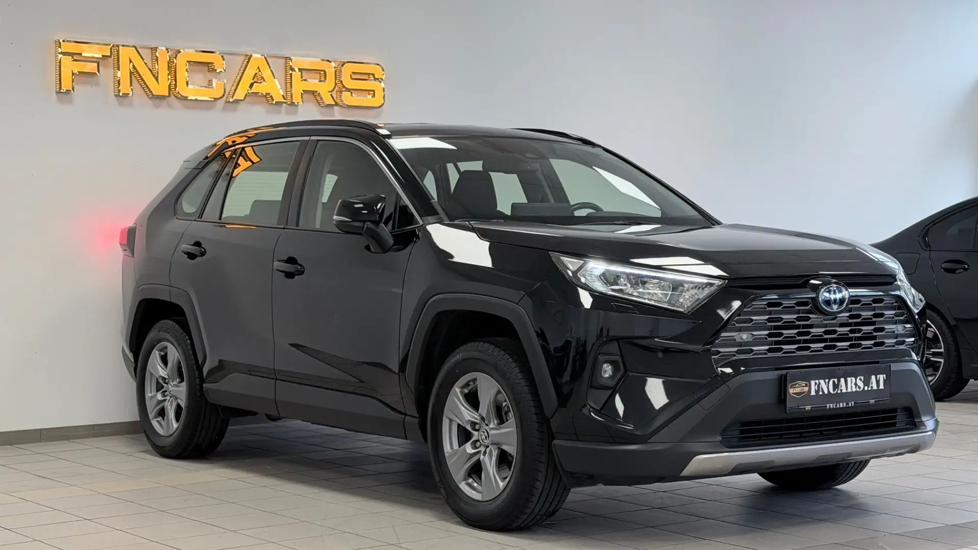 Toyota RAV4 2.5 VVT-i Active Hybrid 4x4 Schwarz - 1