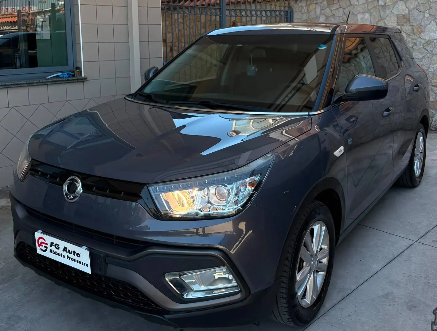 SsangYong XLV XLV 1.6d Be Visual 2wd Grau - 1