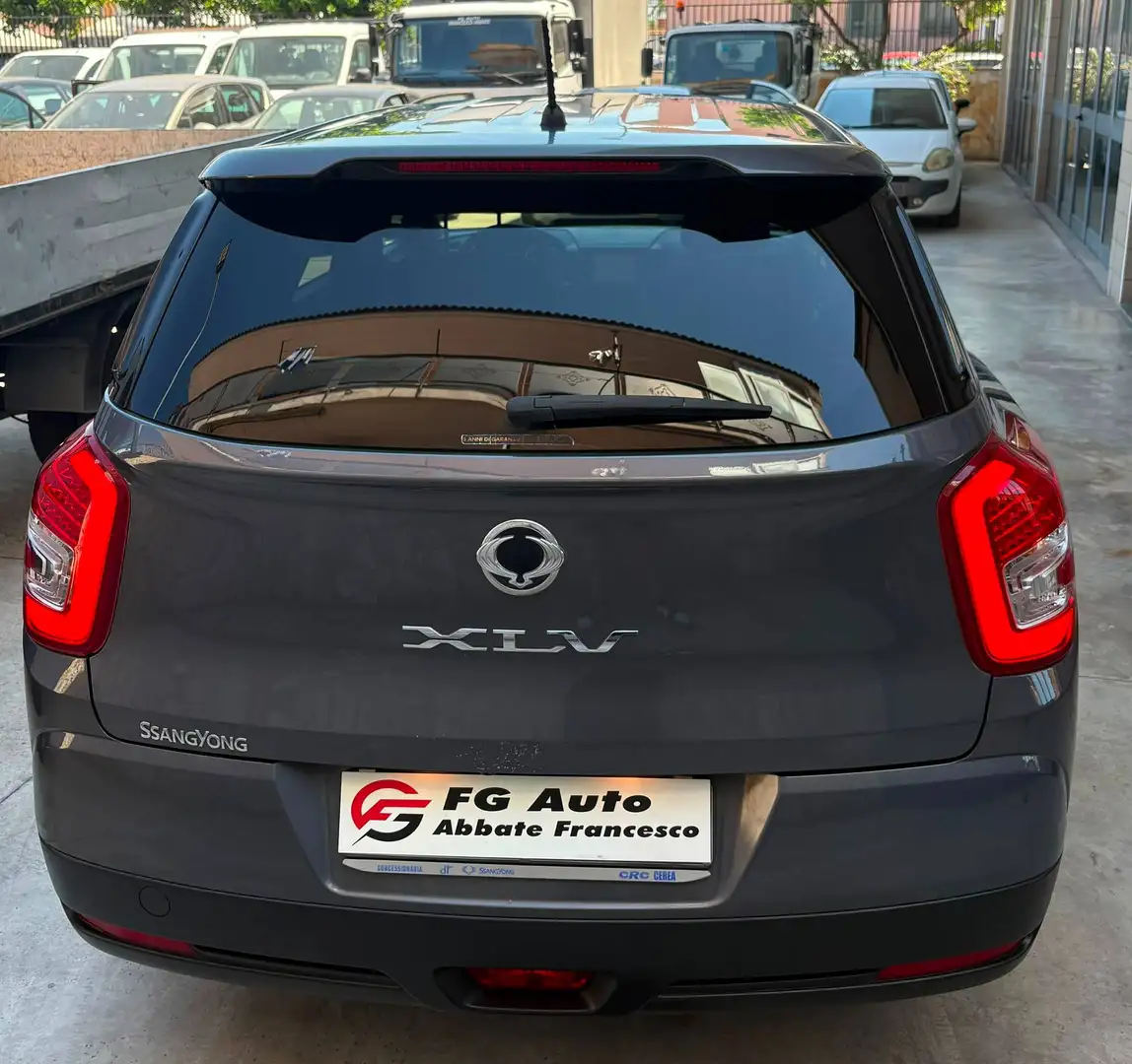 SsangYong XLV XLV 1.6d Be Visual 2wd Grau - 2