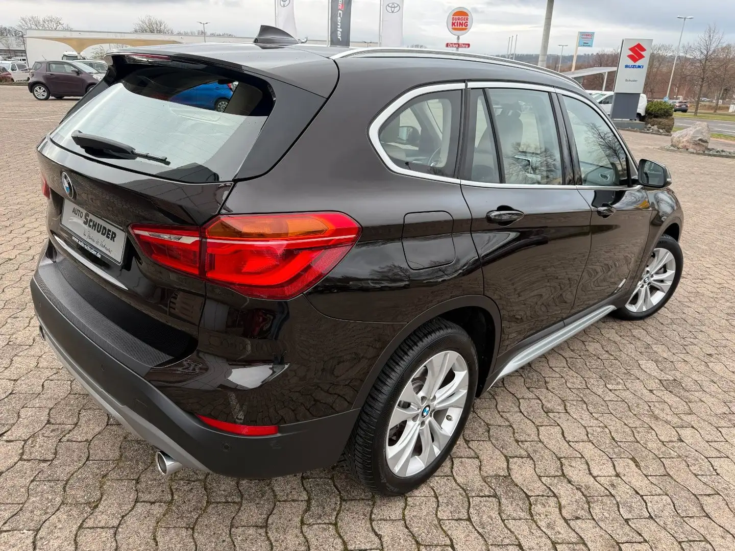 BMW X1 xDrive 20 d xLine **LEDER/ALLRAD** Marrón - 2