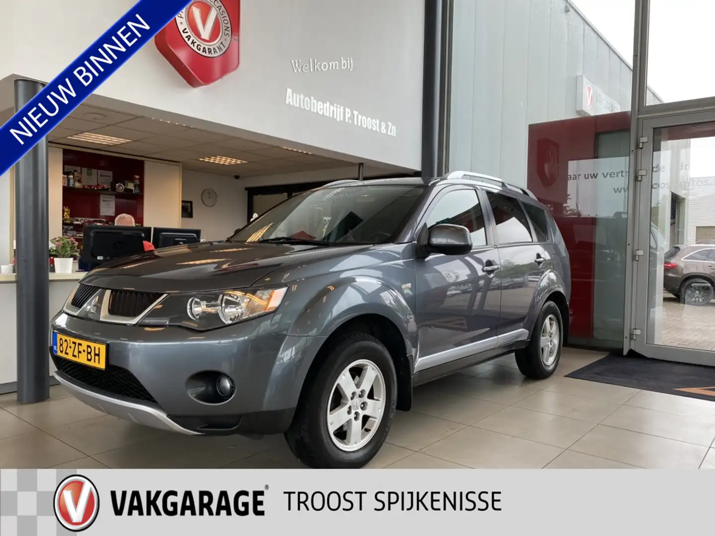 Mitsubishi Outlander 2.4 Intro Edition 2WD,Climate&Cruisecontrol,Spraak Grijs - 1
