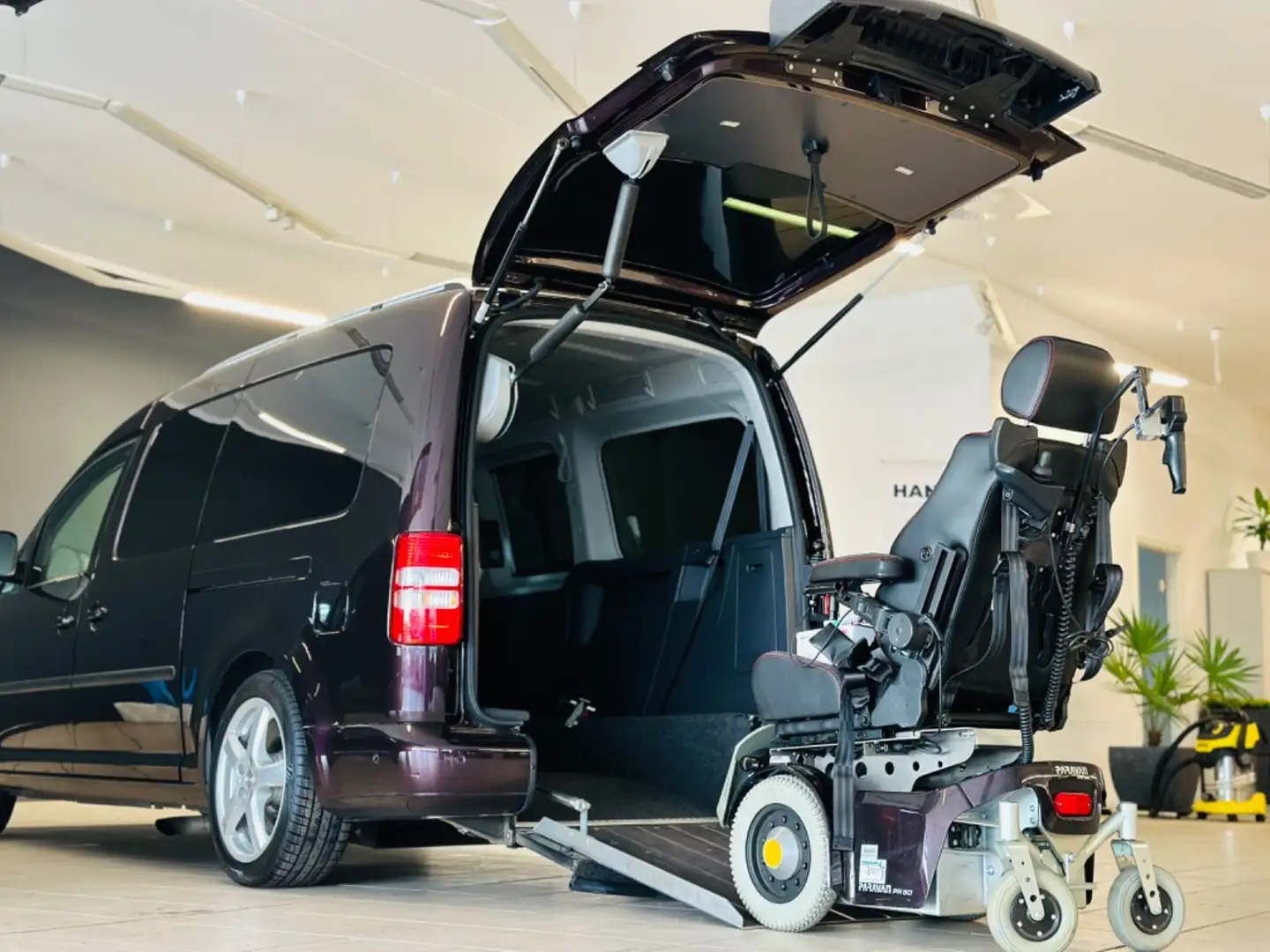 Volkswagen Caddy Space Drive Behindertengerecht Inkl.Rollst Mor - 1