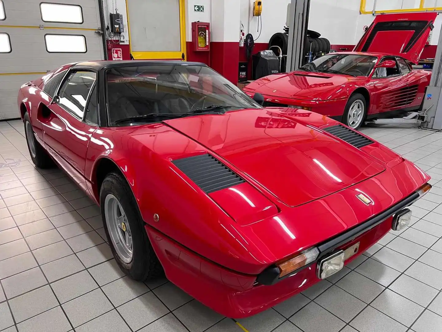 Ferrari 208 GTS Rot - 2