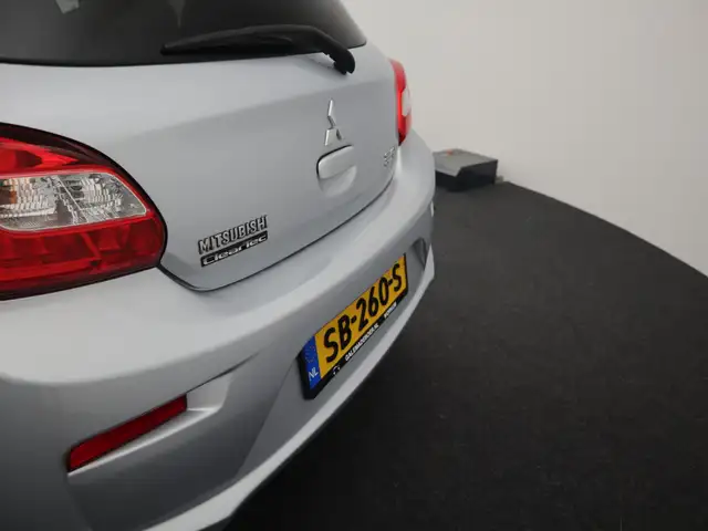Mitsubishi Space Star view 5