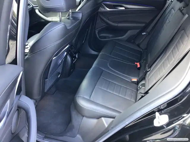 BMW X3 view 11