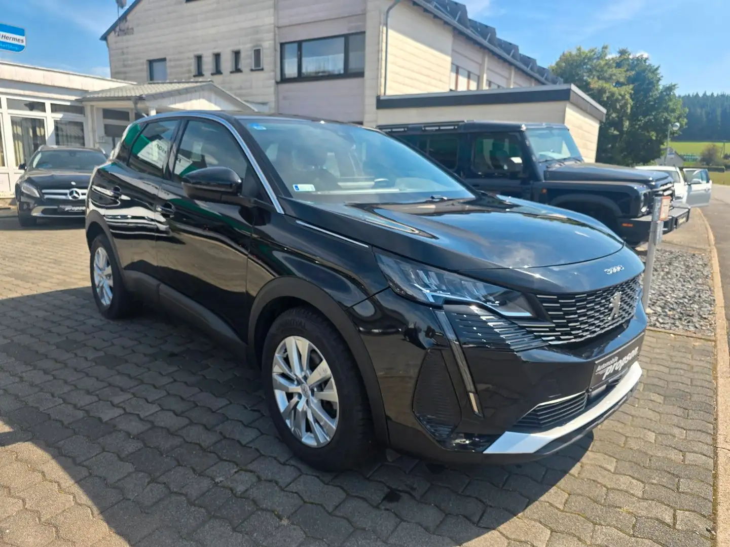 Peugeot 3008 Active Pack SHZ Schwarz - 2
