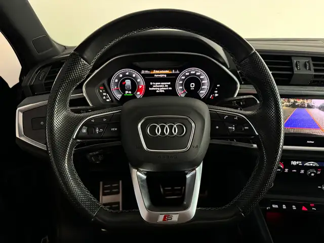 Audi Q3 view 5
