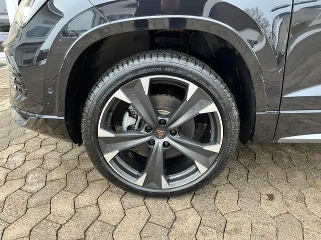 Cupra Ateca view 3