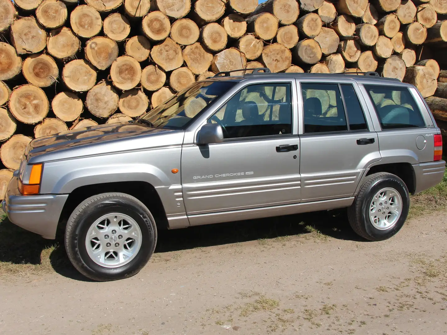 Jeep Grand Cherokee Grand Cherokee - 1