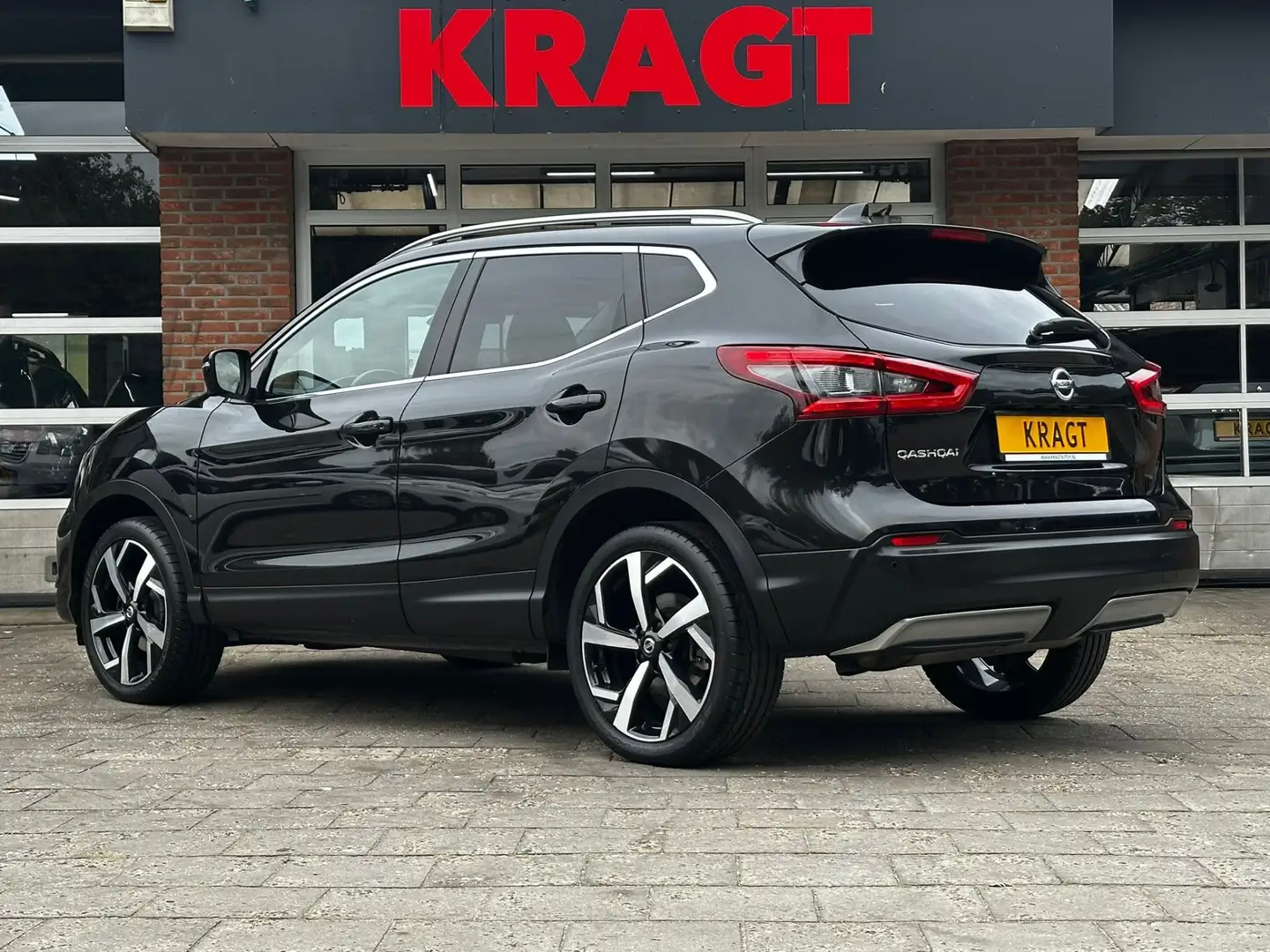 Nissan Qashqai Tekna 1.3 DIG-T 140 pk - LED - 360 camera - Navi - Zwart - 2