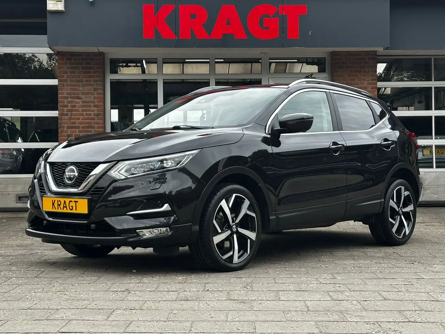 Nissan Qashqai Tekna 1.3 DIG-T 140 pk - LED - 360 camera - Navi - Zwart - 1