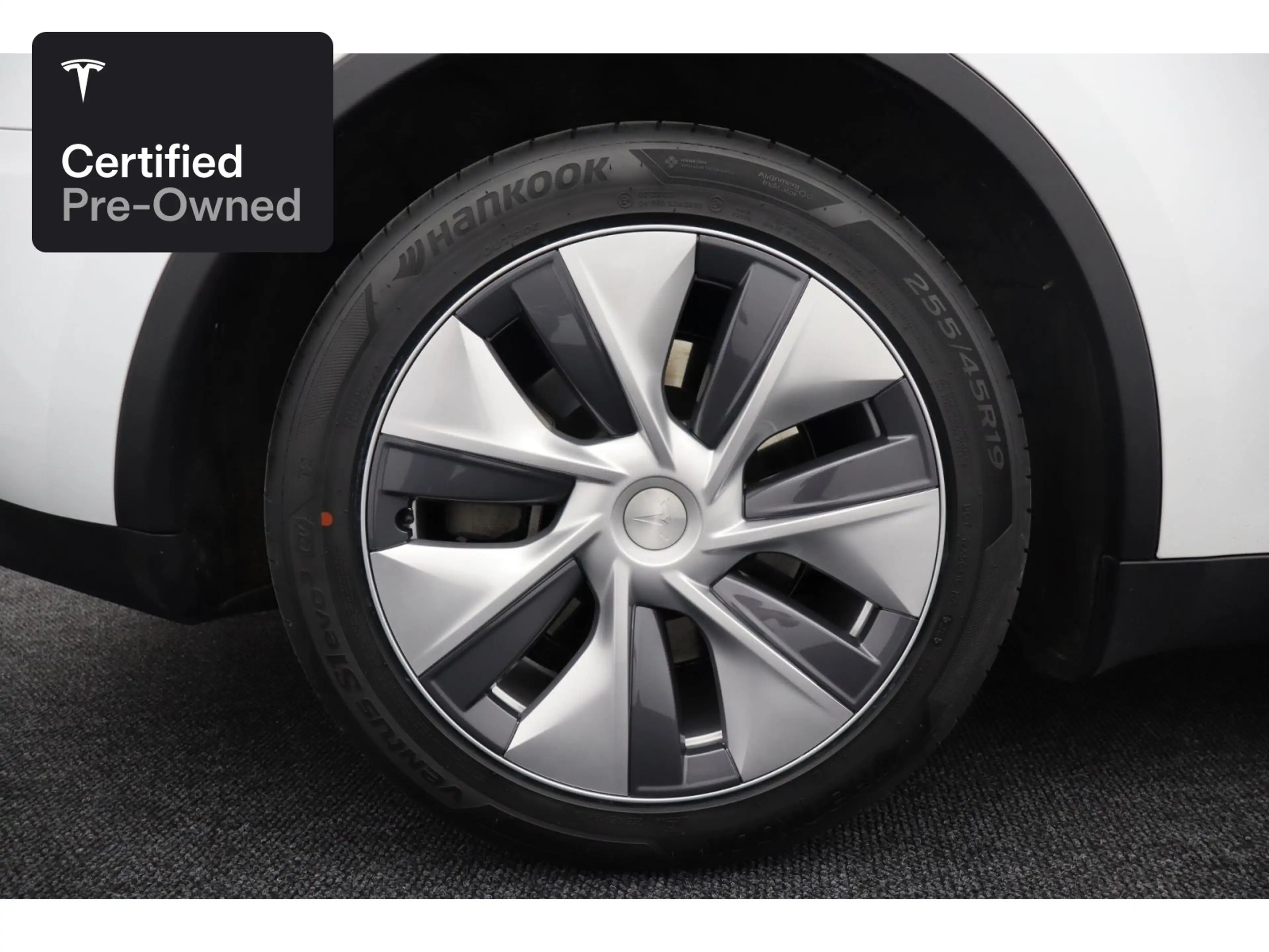 Tesla Model Y Rear-Wheel Drive “Certified Pre-Owned” — photo 3