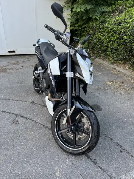 KTM 690 DUKE - foto 2