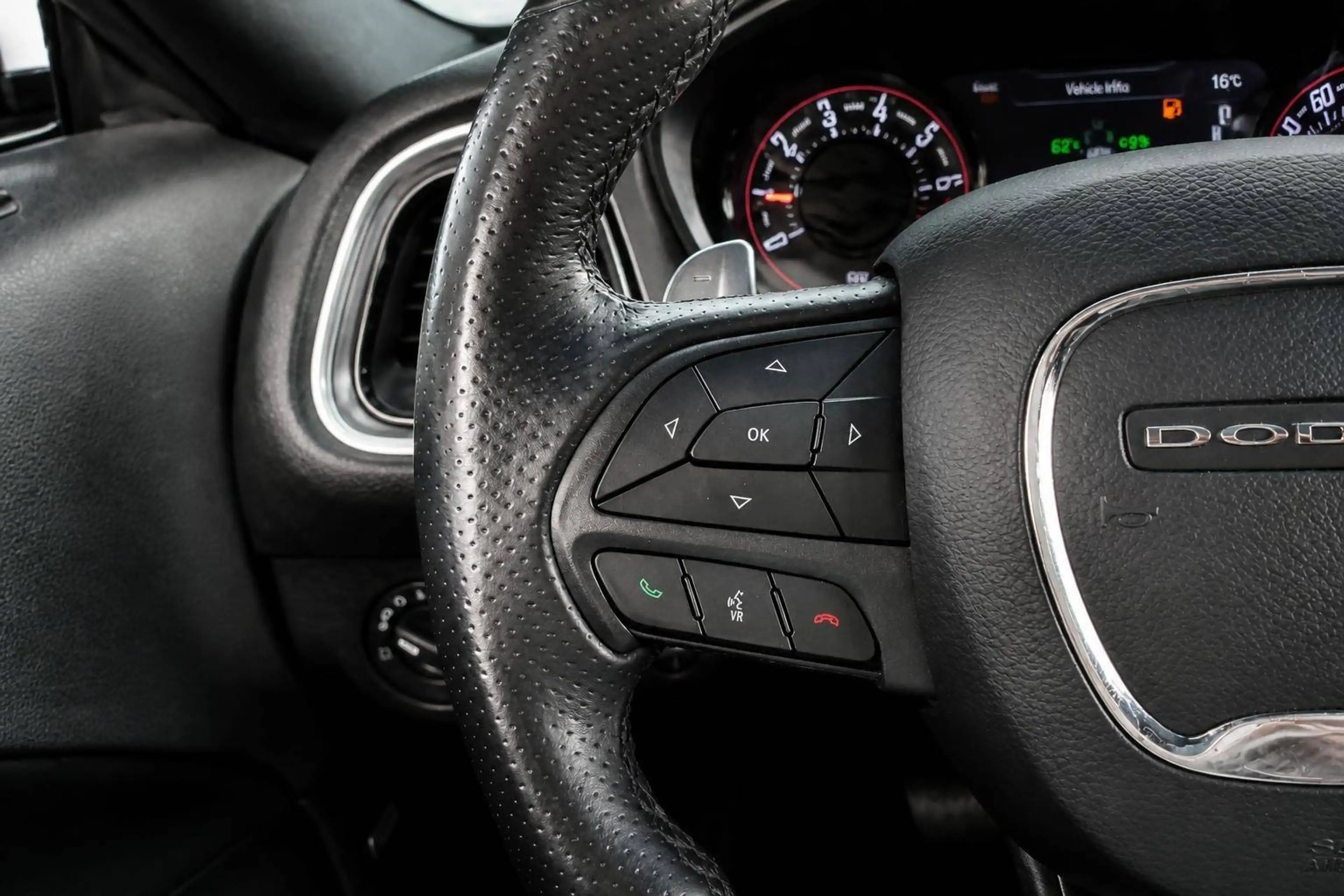 Dodge Challenger AWD *Soundsystem Alpine + Schiebedach — photo 14