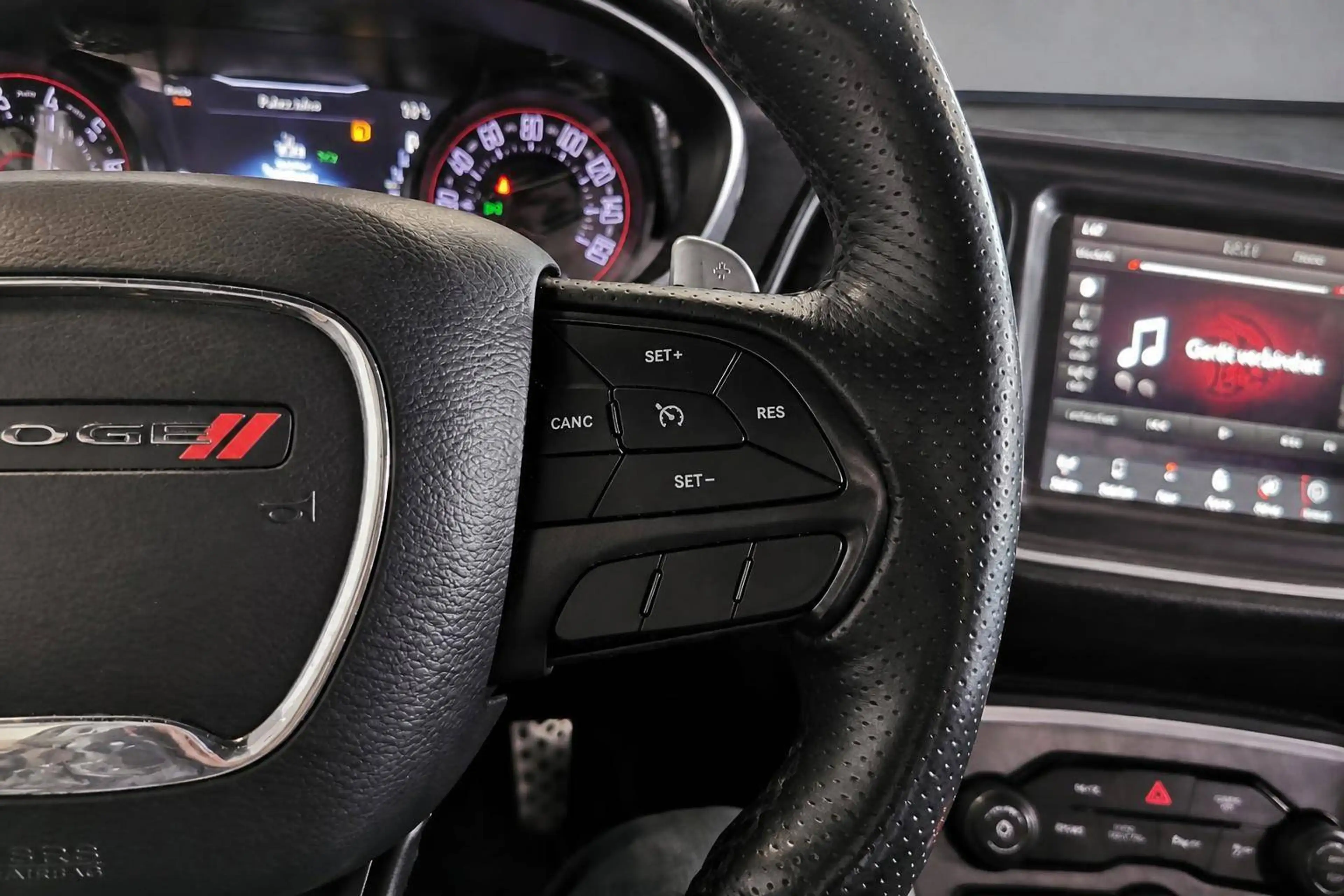 Dodge Challenger AWD *Soundsystem Alpine + Schiebedach — photo 15