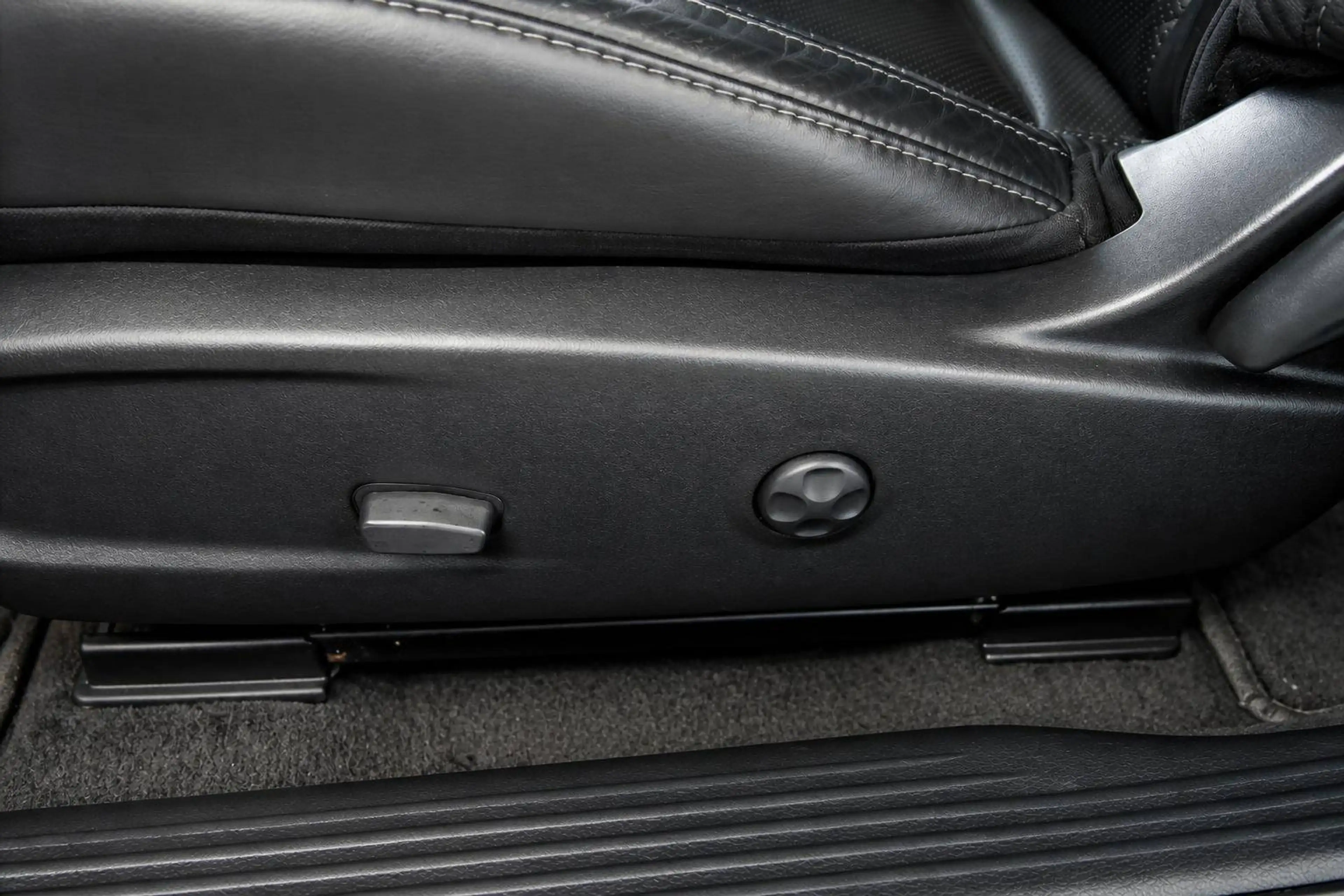 Dodge Challenger AWD *Soundsystem Alpine + Schiebedach — photo 10
