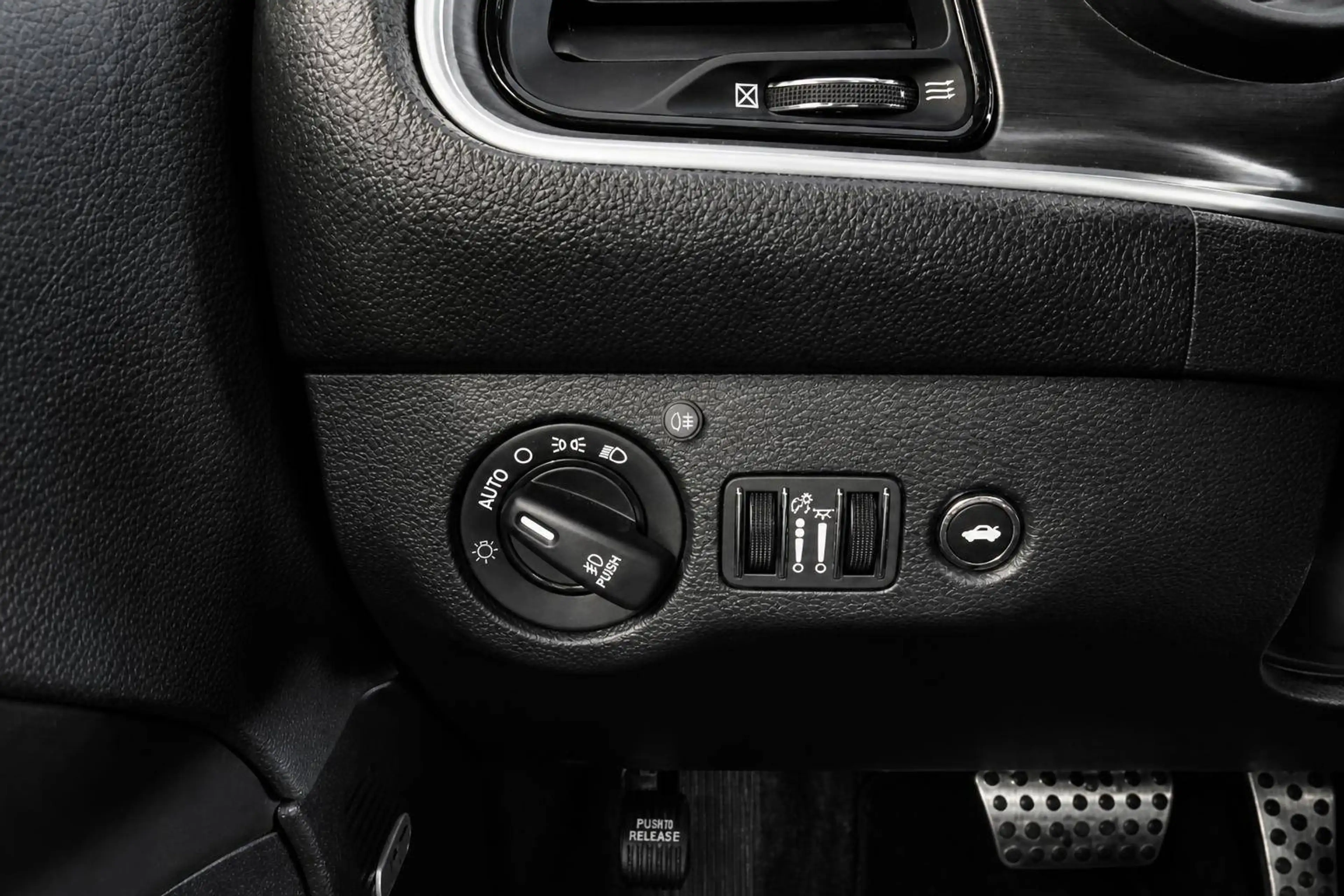 Dodge Challenger AWD *Soundsystem Alpine + Schiebedach — photo 11