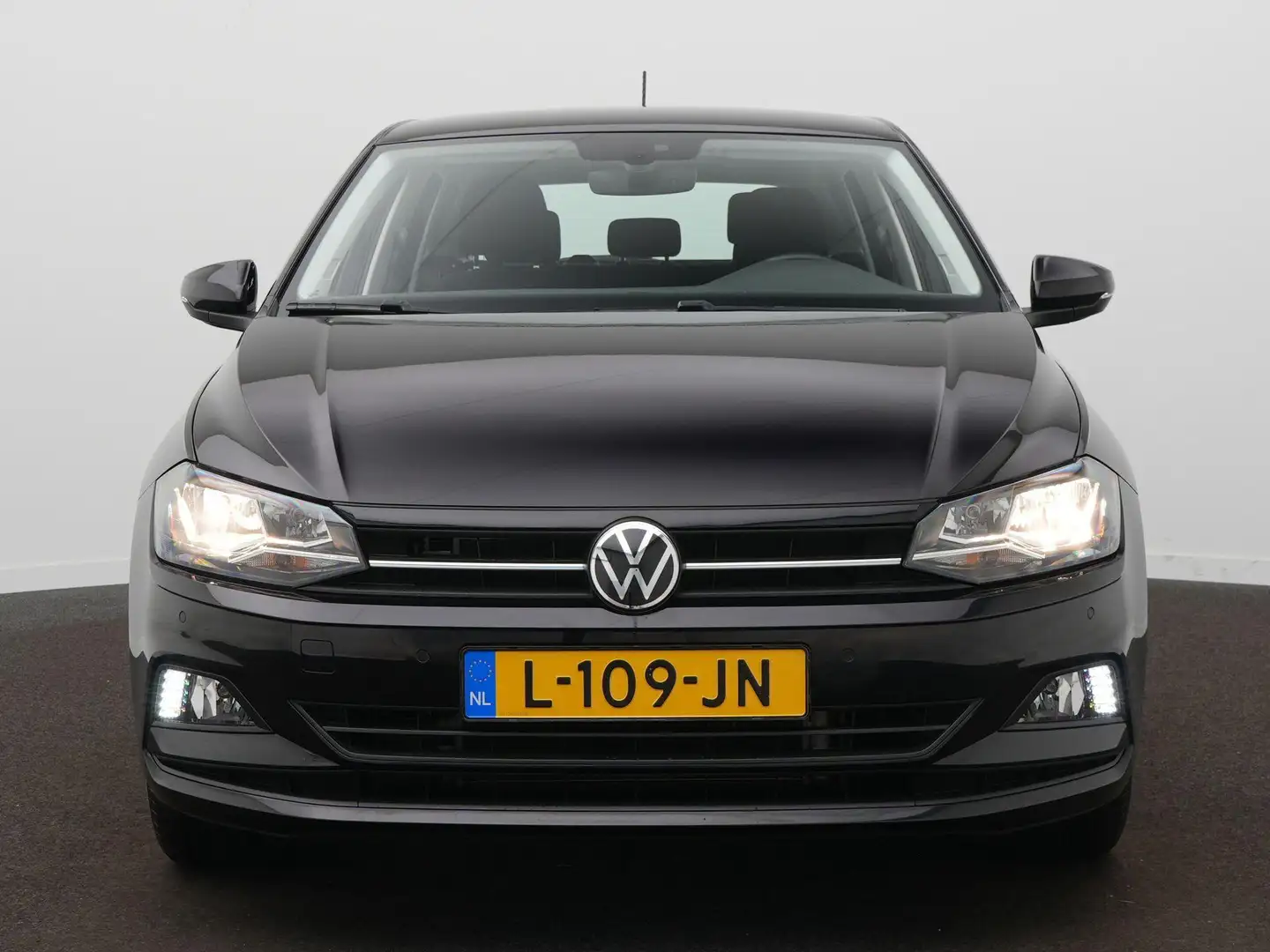 Volkswagen Polo 1.0 TSI Comfortline Clima / Navi / LMV Zwart - 2