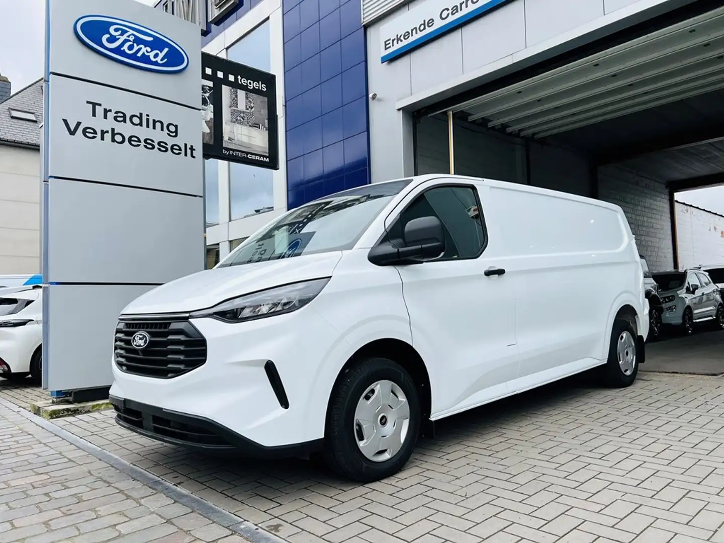 Ford Transit Custom 2.0 TDCI / 136 PK / L2H1 / 28400 EUR + BTW / Trend Wit - 1