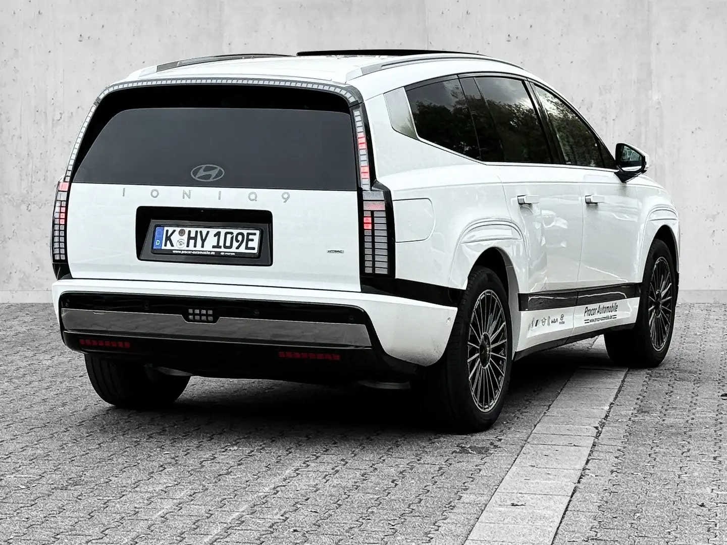 Hyundai IONIQ 9 100 kWh Uniq 4WD 7-Sitz. PANO LED RFK Bílá - 2