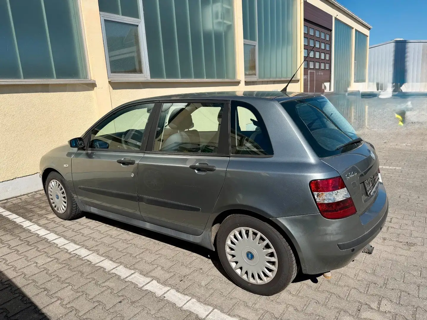 Fiat Stilo 1.6 16V Plateado - 2