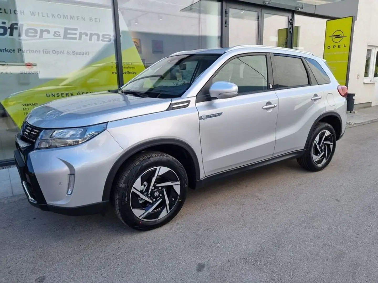 Suzuki Vitara 1,4 Hybrid ALLGRIP flash Aut. Silber - 1