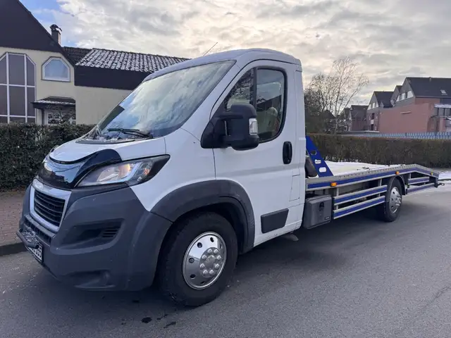 Peugeot Boxer Abschleppwagen Autotransporter Leer 2100 Facelif