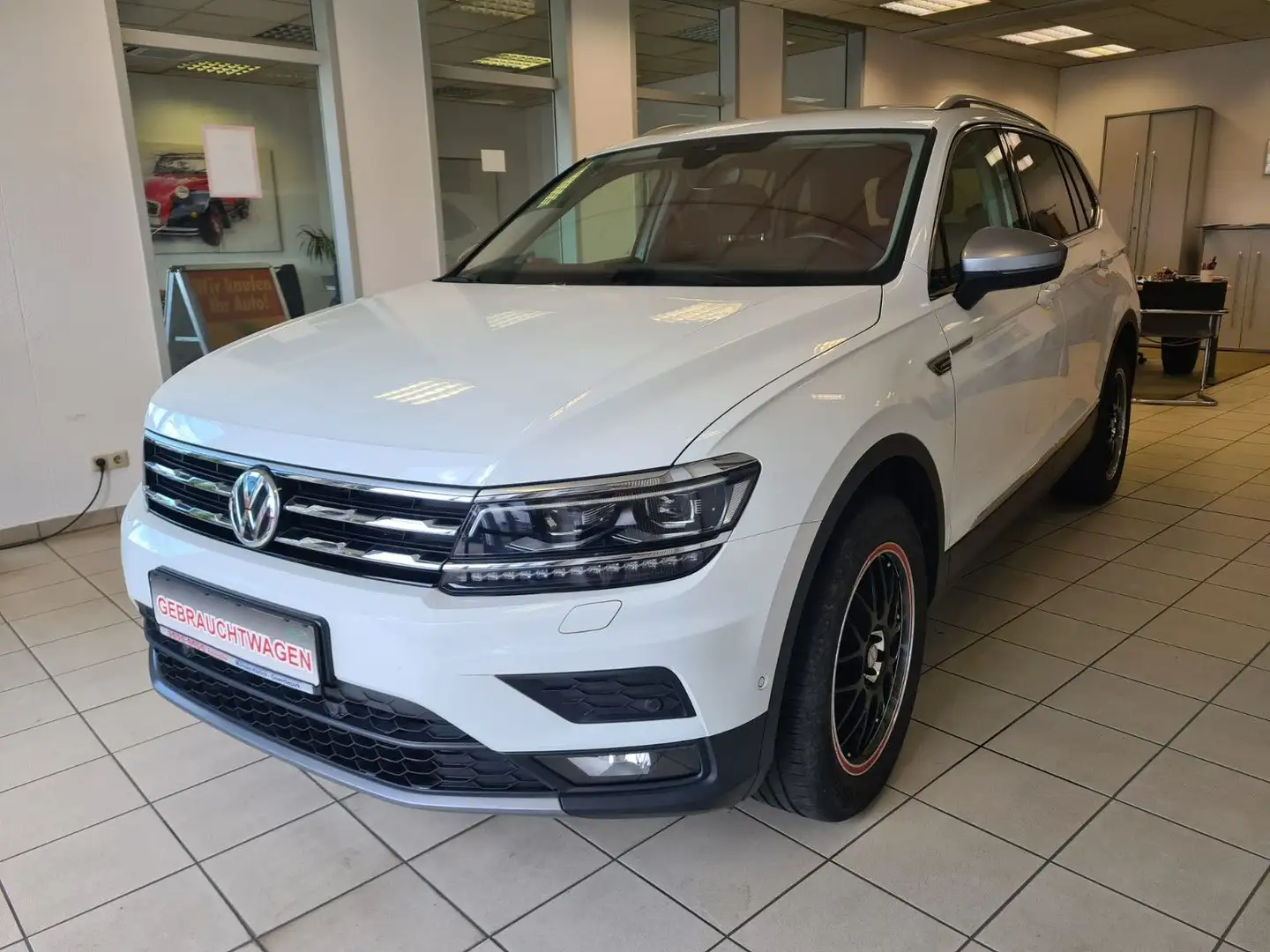 Volkswagen Tiguan Allspace Comfortline 4Motion / LED /NAVI/ Weiß - 1