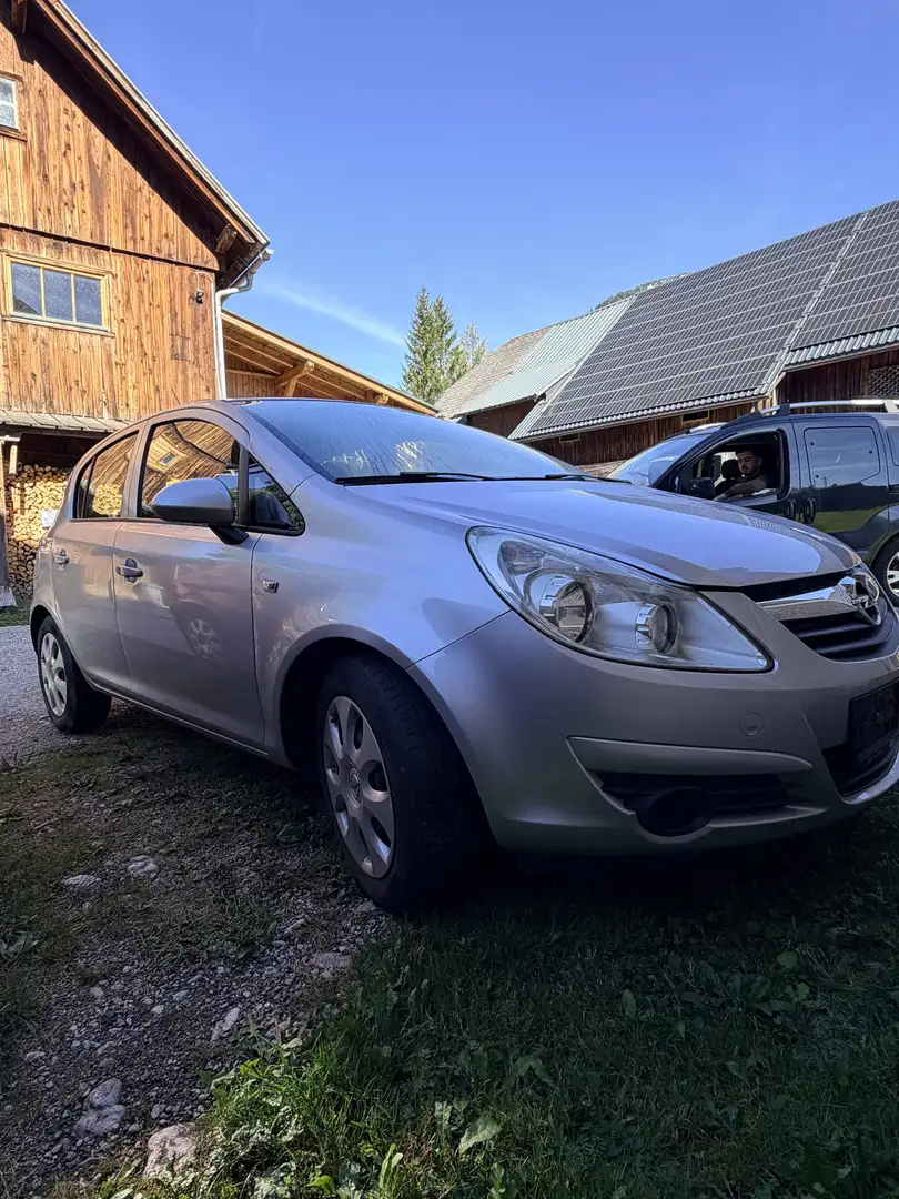 Opel Corsa 1.4 16V Color Edition - 1