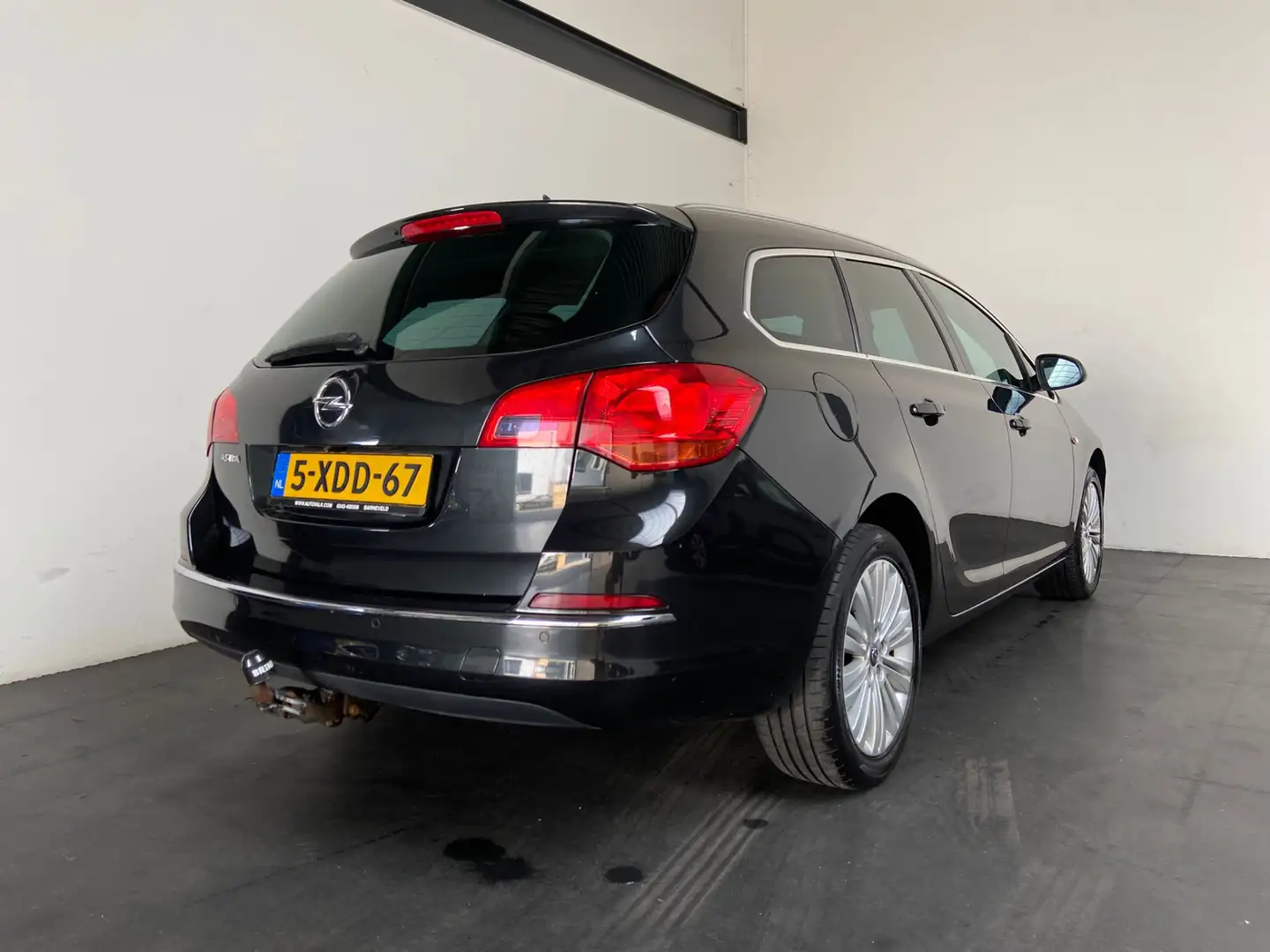 Opel Astra Sports Tourer 1.4 Turbo Design Edition Zwart - 2