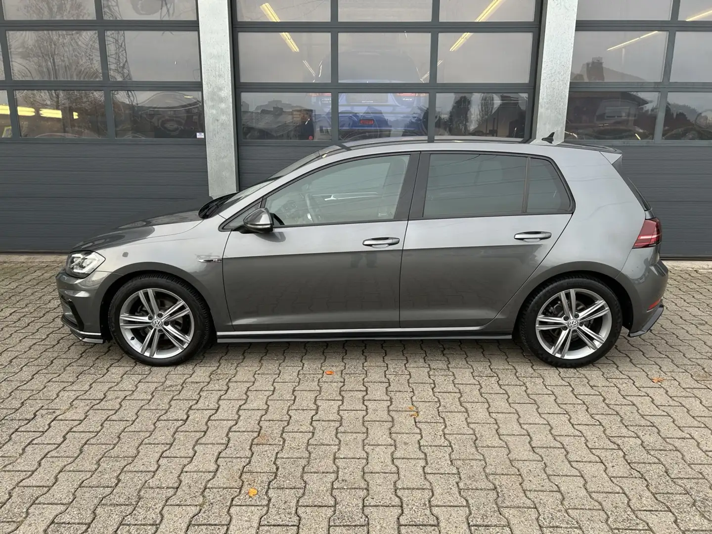 Volkswagen Golf Vii 1.0 TSI 110pk 5-drs Highline Business R-line Grau - 2