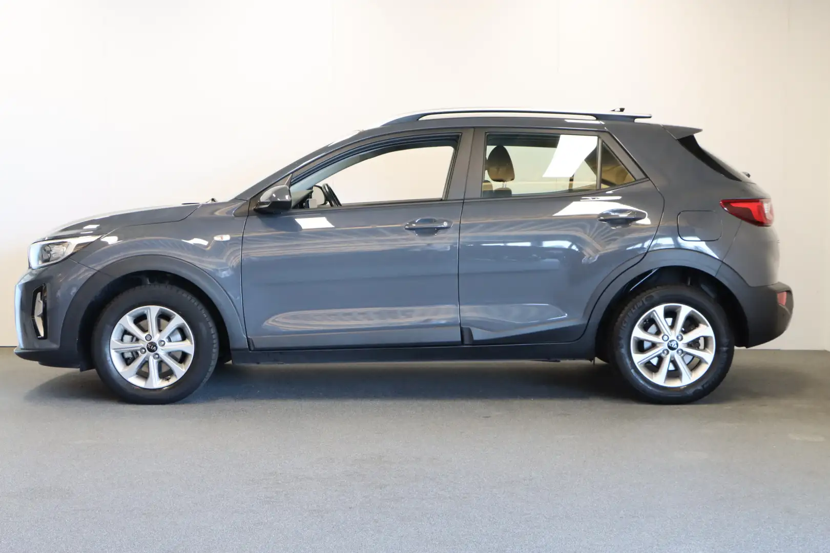 Kia Stonic 1.0 T-GDi MHEV DynamicLine Grijs - 2