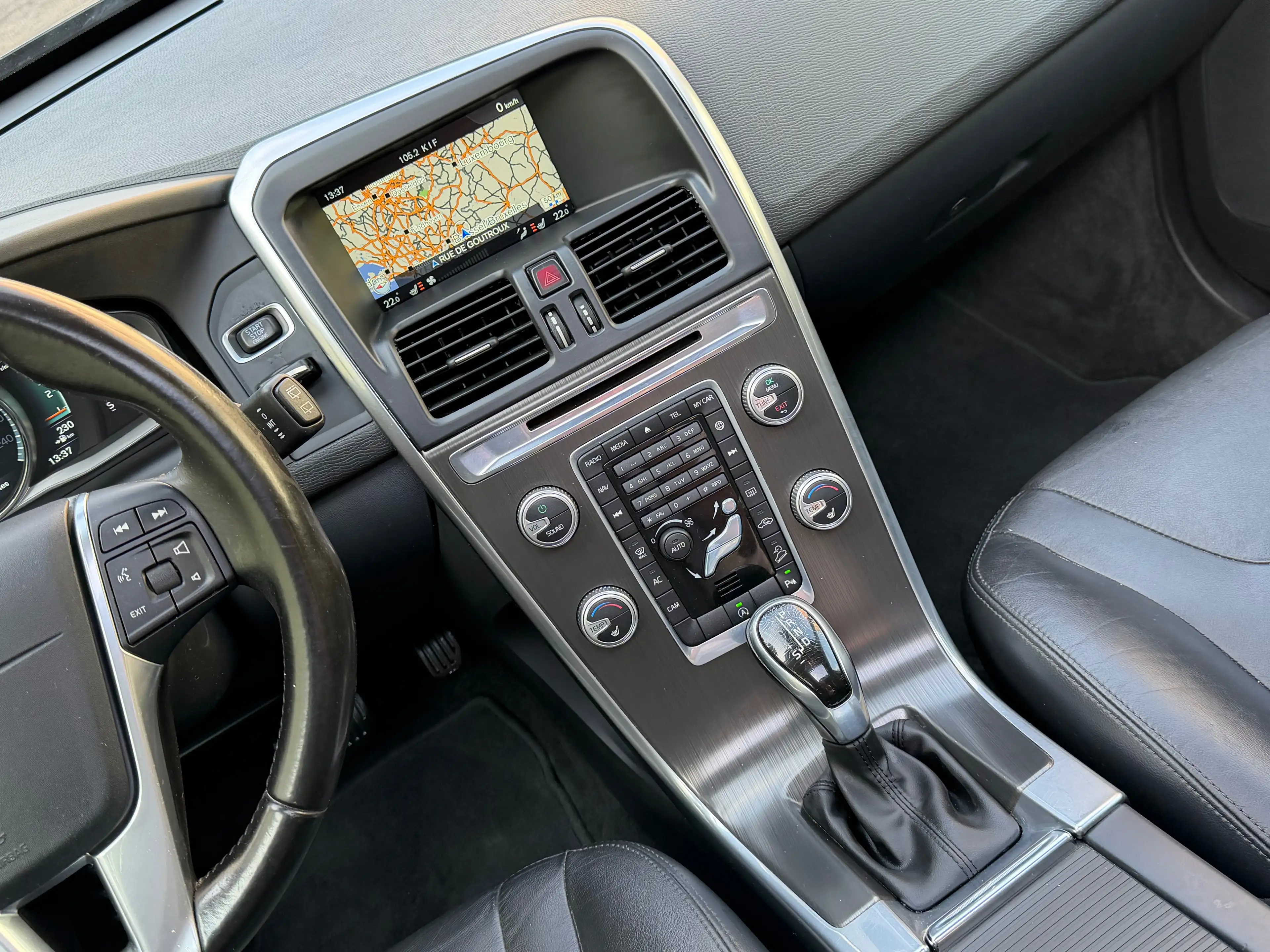 Volvo XC60 2.4 D4 4WD//BAUTO//TOITOUVRANT//NAVI — photo 12