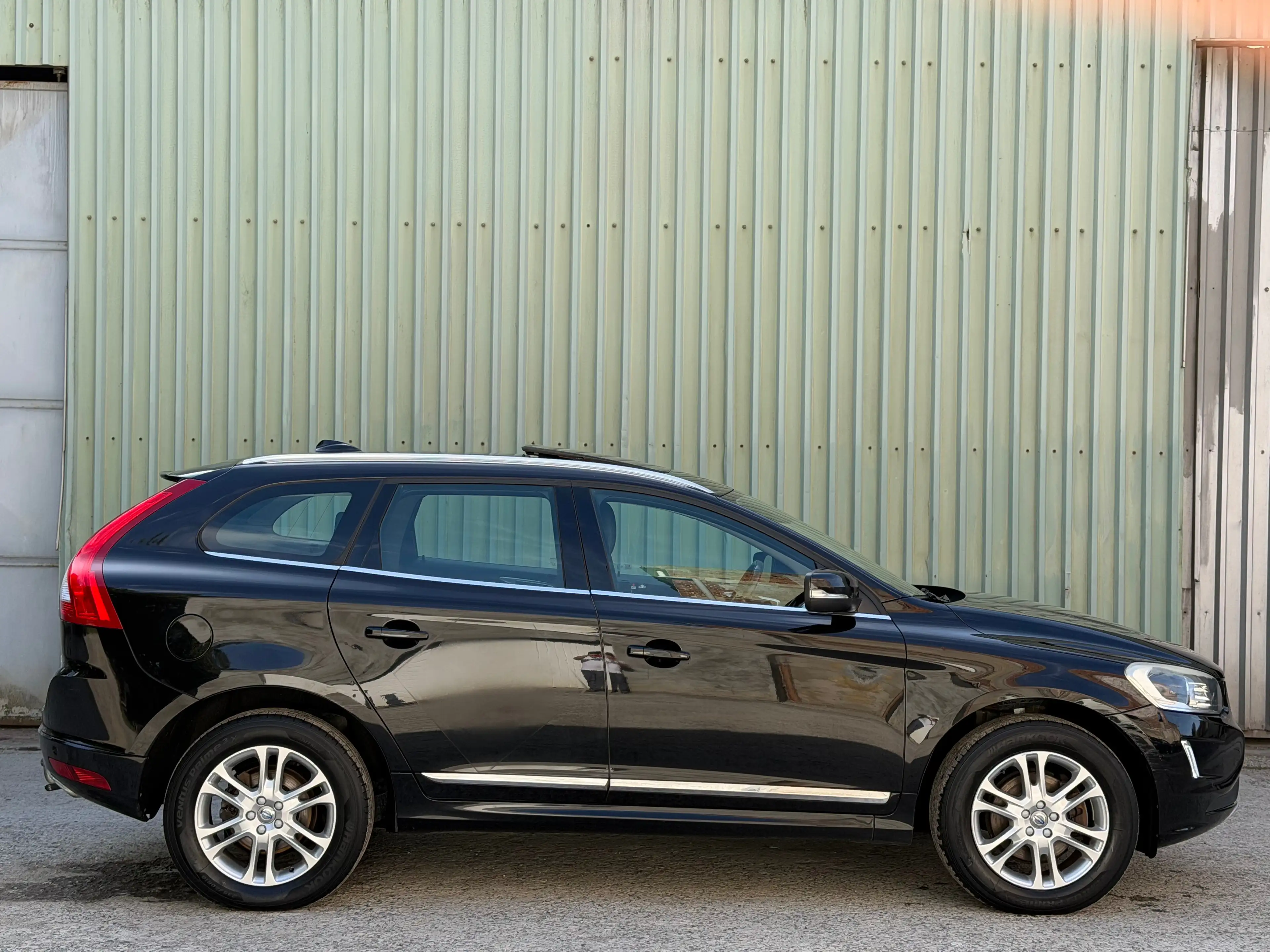 Volvo XC60 2.4 D4 4WD//BAUTO//TOITOUVRANT//NAVI — photo 5