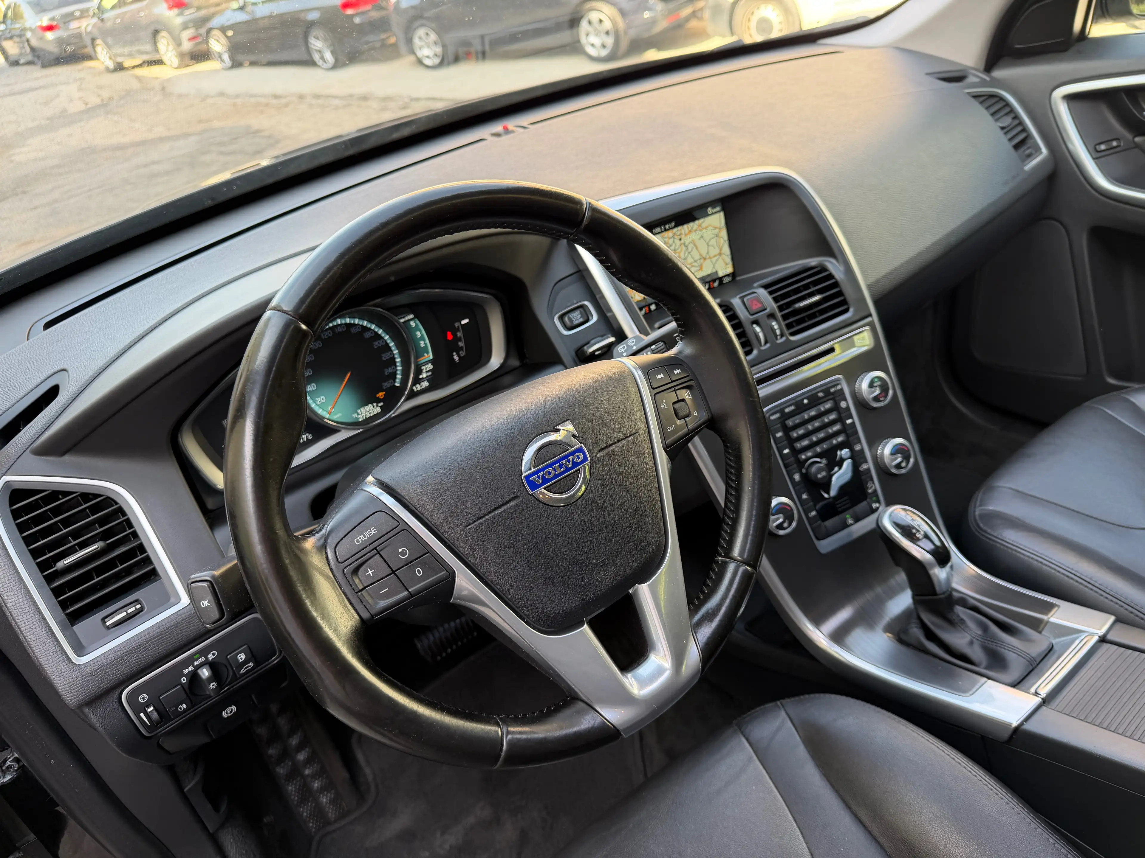 Volvo XC60 2.4 D4 4WD//BAUTO//TOITOUVRANT//NAVI — photo 7