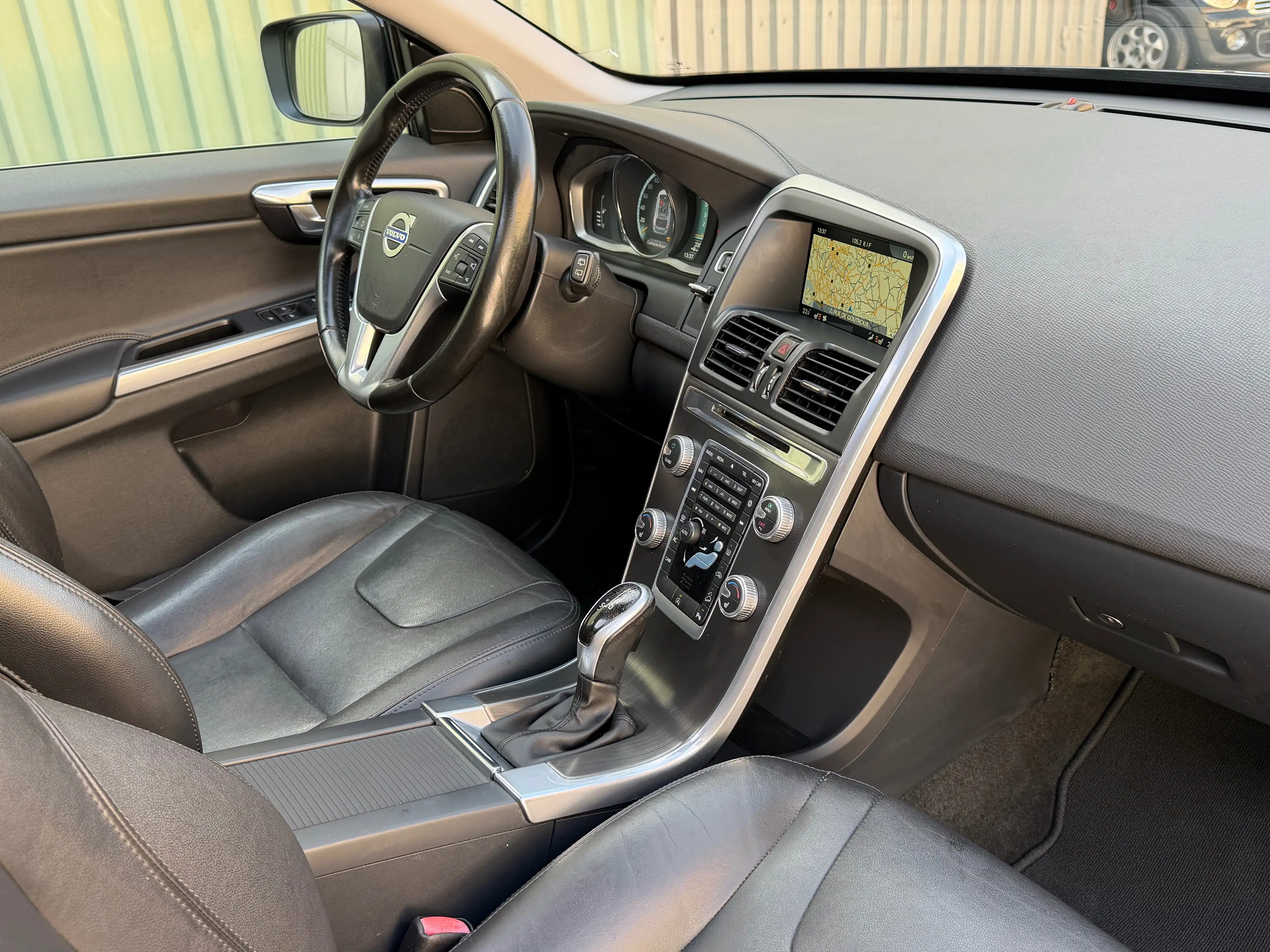Volvo XC60 2.4 D4 4WD//BAUTO//TOITOUVRANT//NAVI — photo 14