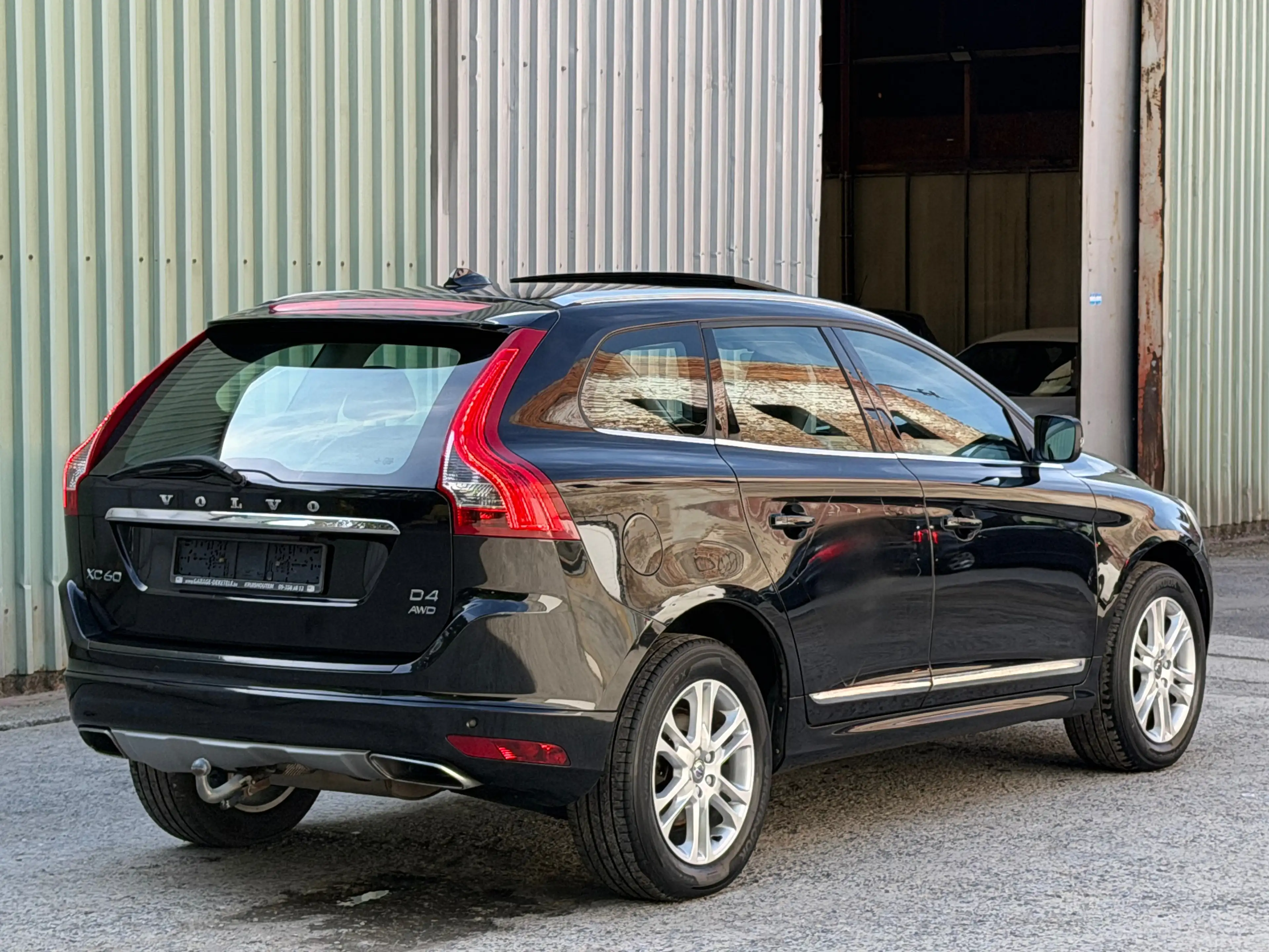 Volvo XC60 2.4 D4 4WD//BAUTO//TOITOUVRANT//NAVI — photo 4