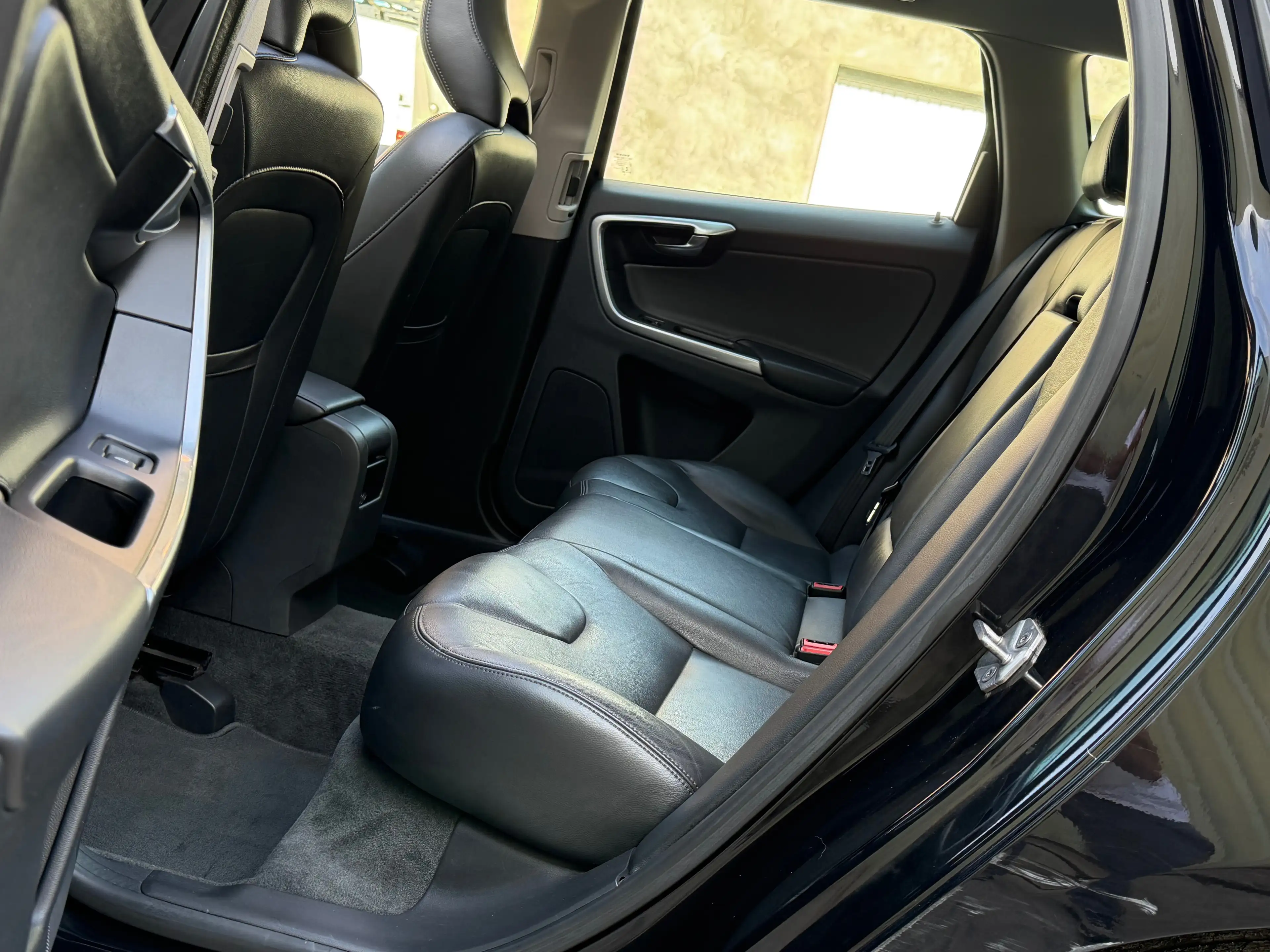 Volvo XC60 2.4 D4 4WD//BAUTO//TOITOUVRANT//NAVI — photo 10