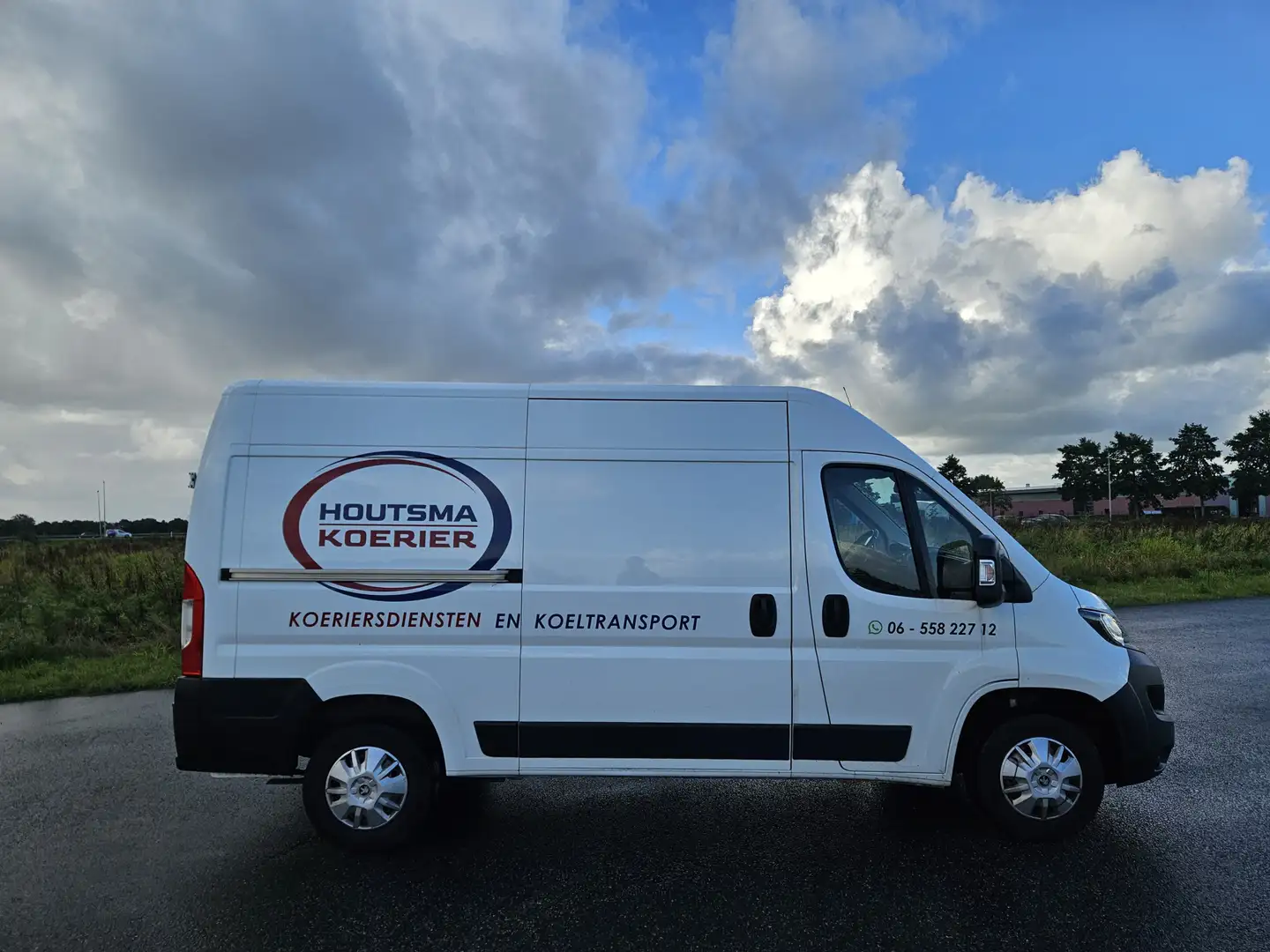 Peugeot Boxer 330 2.0 BlueHDI L2H2 Premium Pack | Airco | Naviga - 2
