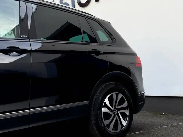 Volkswagen Tiguan view 6