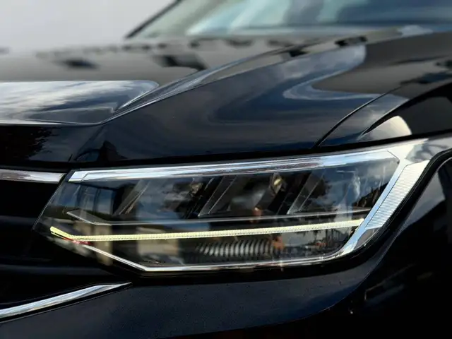 Volkswagen Tiguan view 4