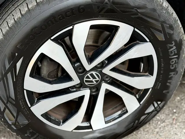 Volkswagen Tiguan view 5