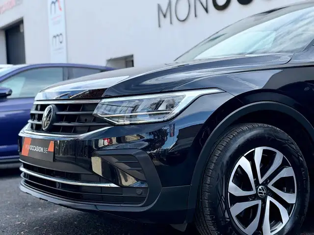 Volkswagen Tiguan view 2