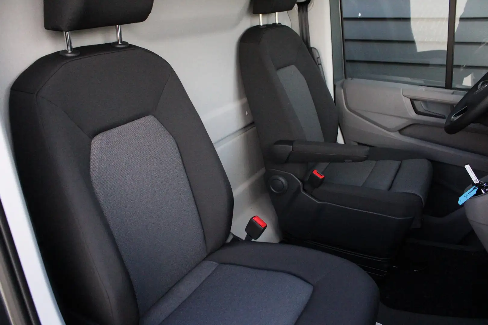 Volkswagen Crafter Facelift 30 2.0 TDI 170pk DSG L3H2 Exclusive Facel Szary - 2
