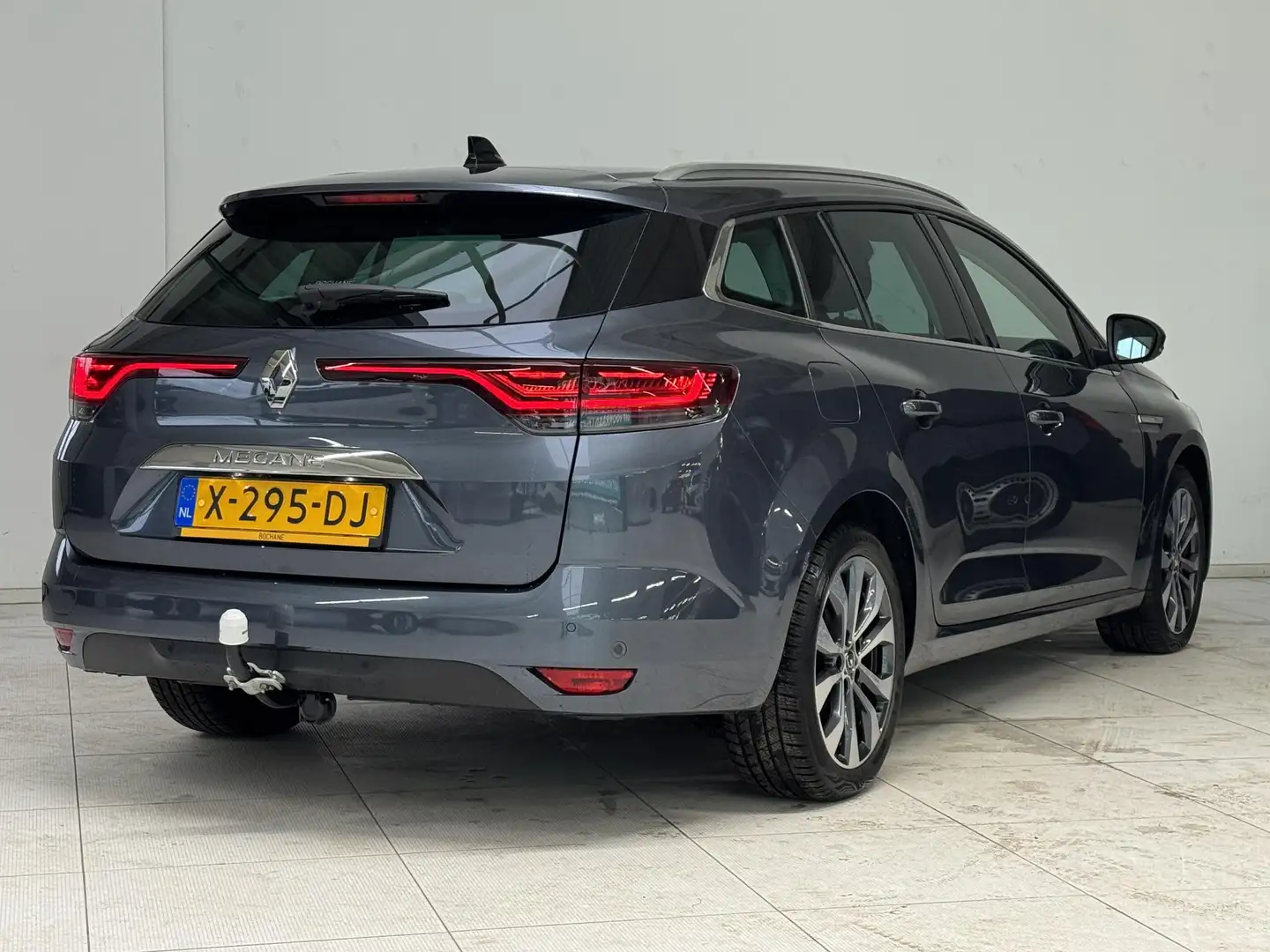 Renault Megane Estate 1.3 TCe 140 Techno | Trekhaak | All-Season Grijs - 2