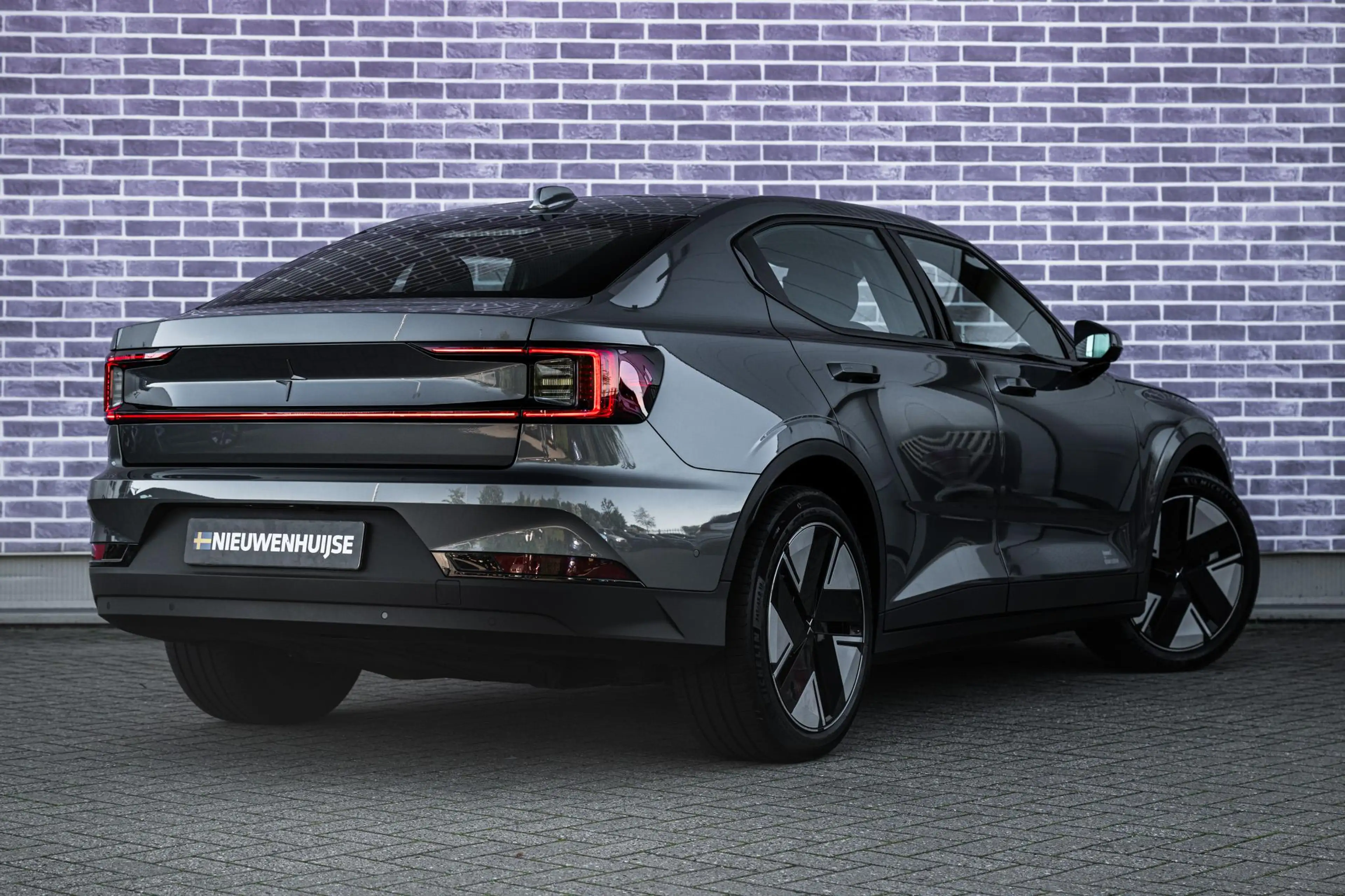 Polestar 2 Long Range Single Motor Plus 82 kWh — photo 2