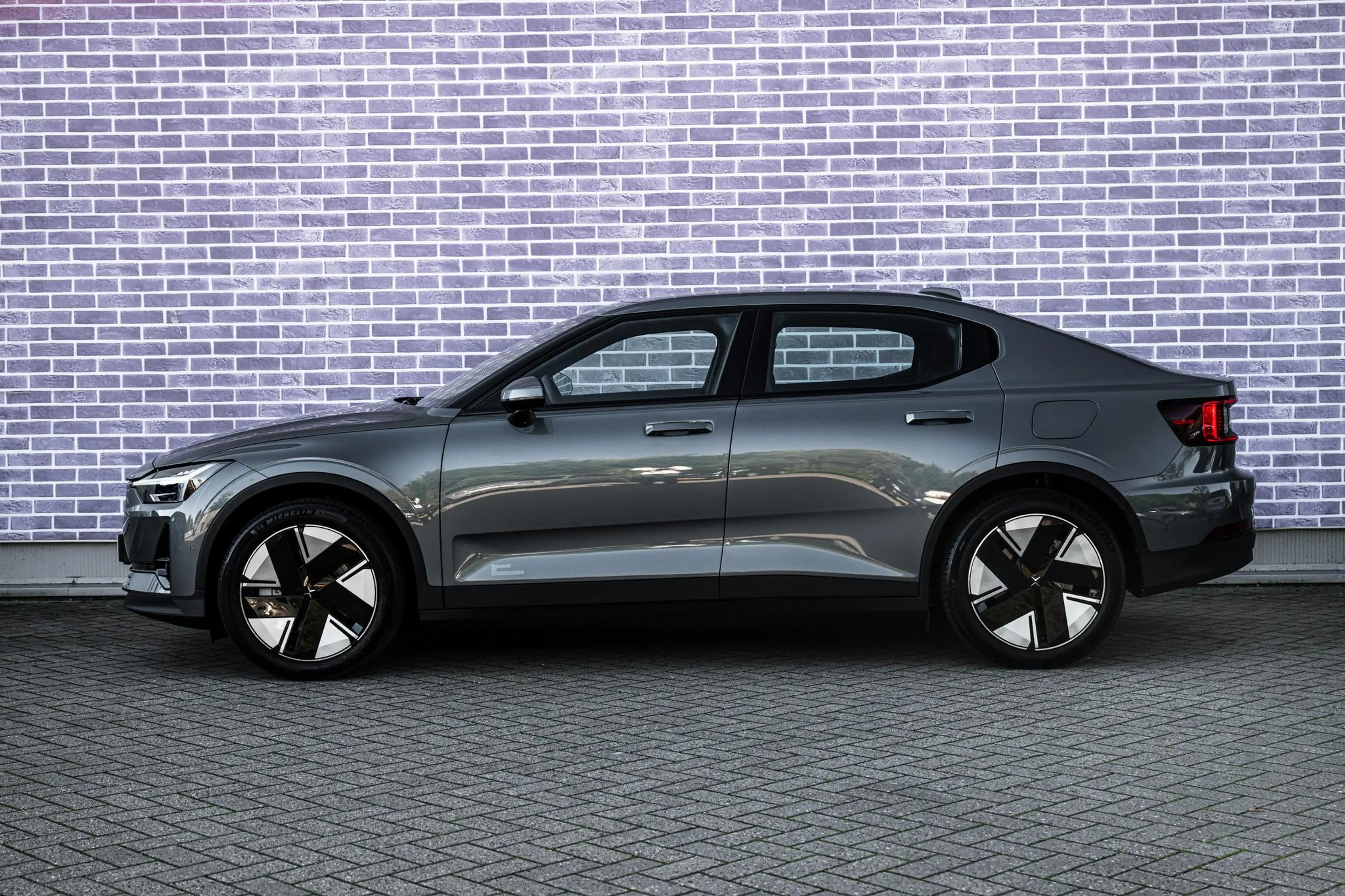 Polestar 2 Long Range Single Motor Plus 82 kWh — photo 4