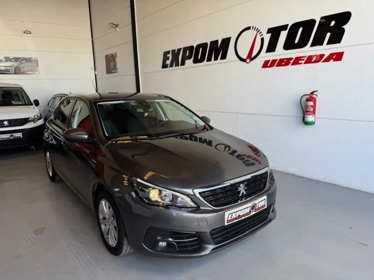 Peugeot 308 1.2 PureTech S&S Business Line 110 Gris - 1