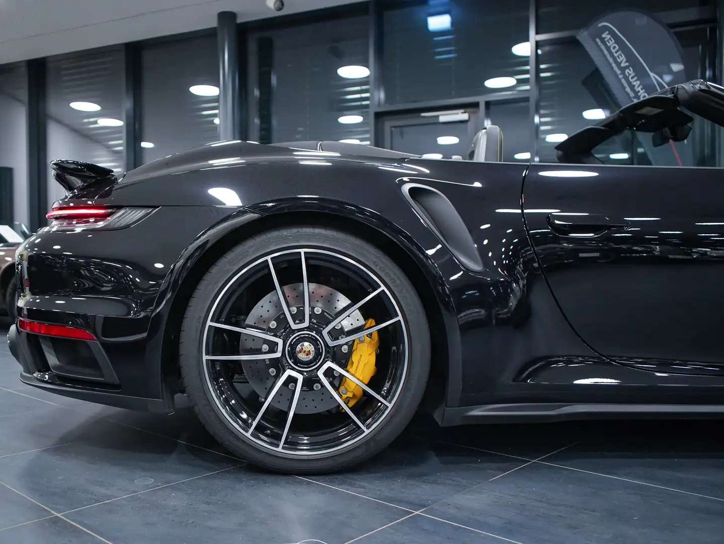 Porsche 911 992 Turbo S Cabriolet Schwarz - 2